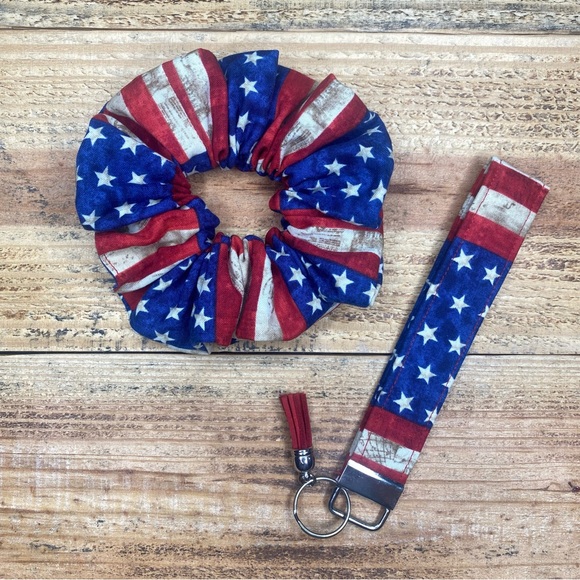Patriotic Wristlet Keychain and Scrunchie Set "Vintage red and blue flag" - Picture 1 of 3